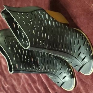 Cutout maurices heels